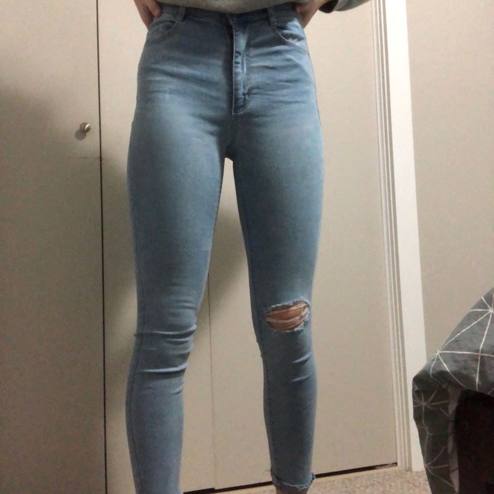 Blue ripped skinny jeans